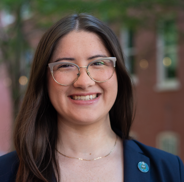 Headshot photo of Annabelle Manzo